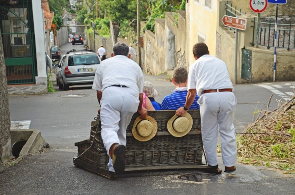 The “old-fashioned” toboggans, the most amazing transportation available